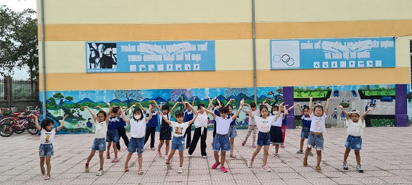 Liên đội trường tiểu học Cự Khê liên hoan dân vũ chaò mừng  ngày quốc tế thiếu nhi 1/6/2022