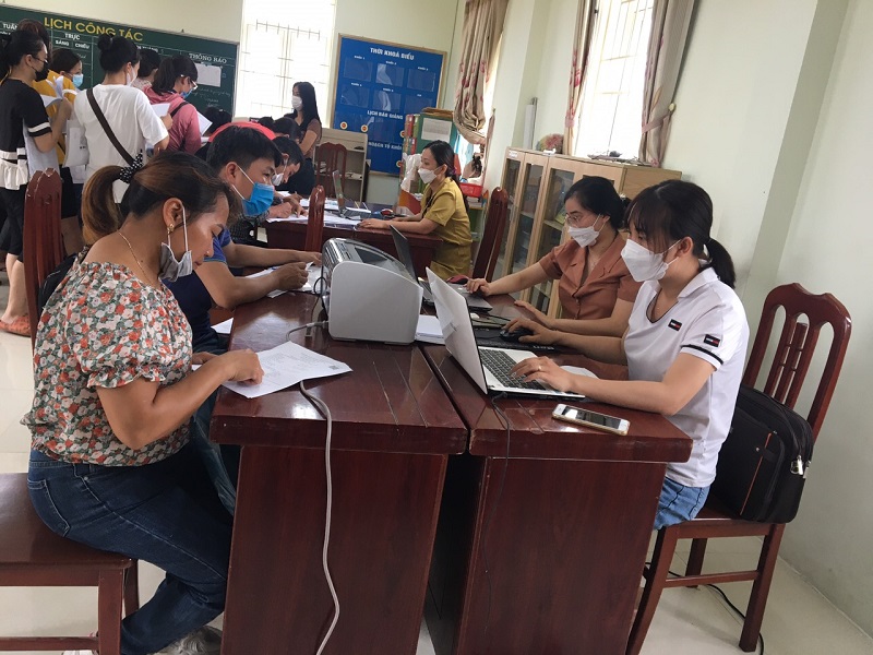 Sáng ngày 1/7 đến ngày 3/7 Phụ huynh đến trường tuyến sinh trực tuyến năm học 2022-2023