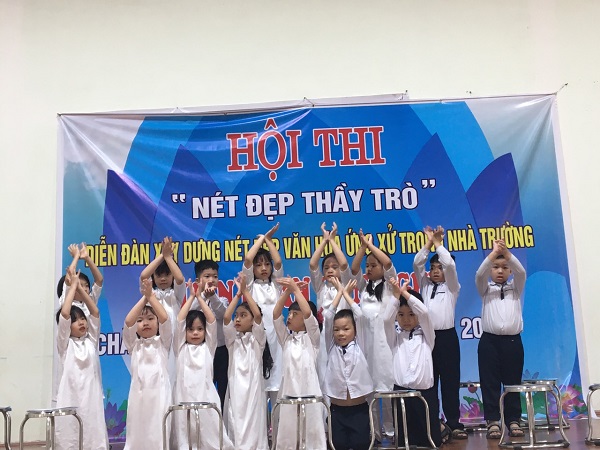 Ngày 14 /10/2022 Nhà trường tổ  chức thi văn nghệ khối 1,2,3