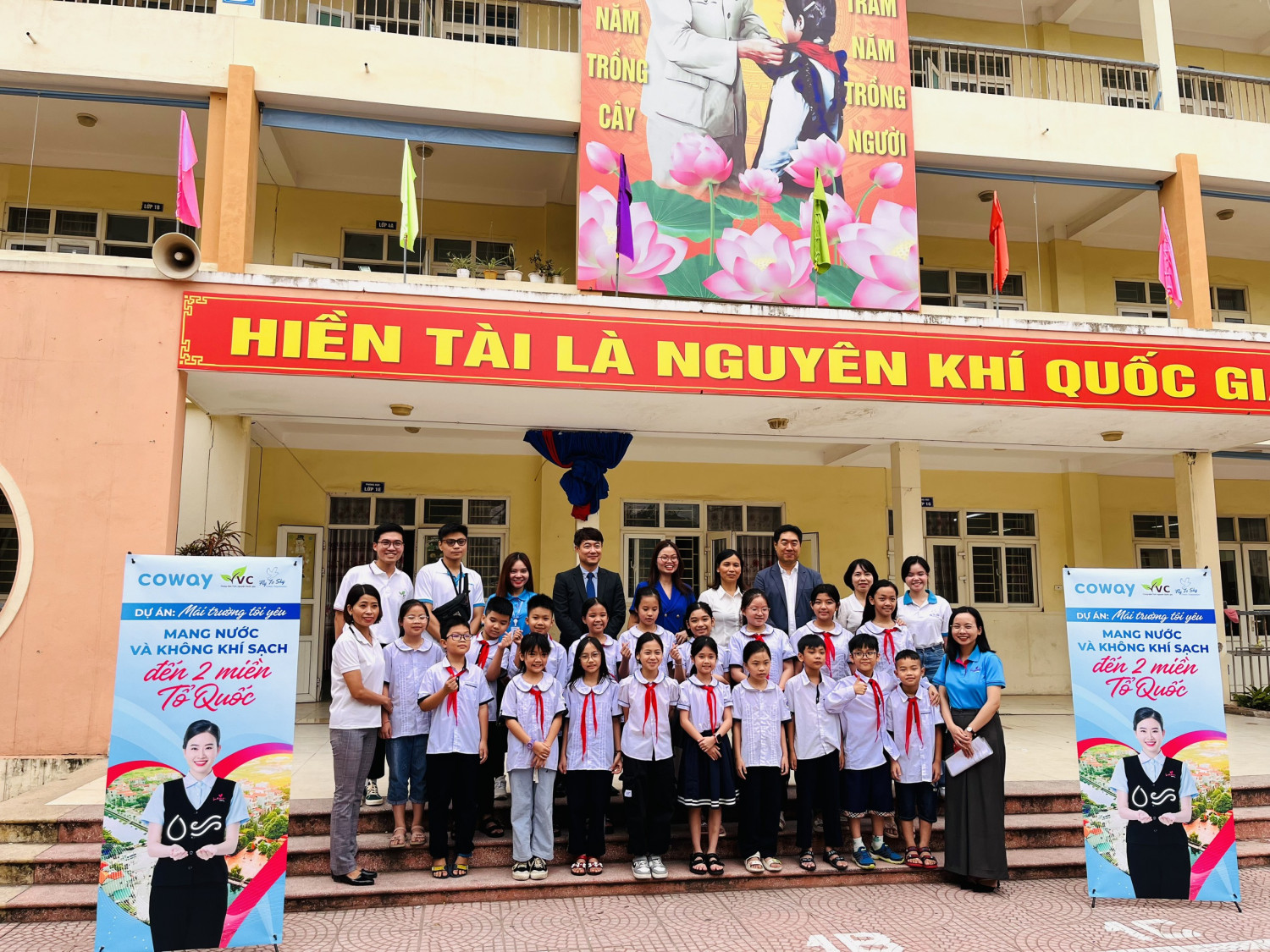 Trường Tiểu học Cự Khê được tặng 5 máy lọc nước