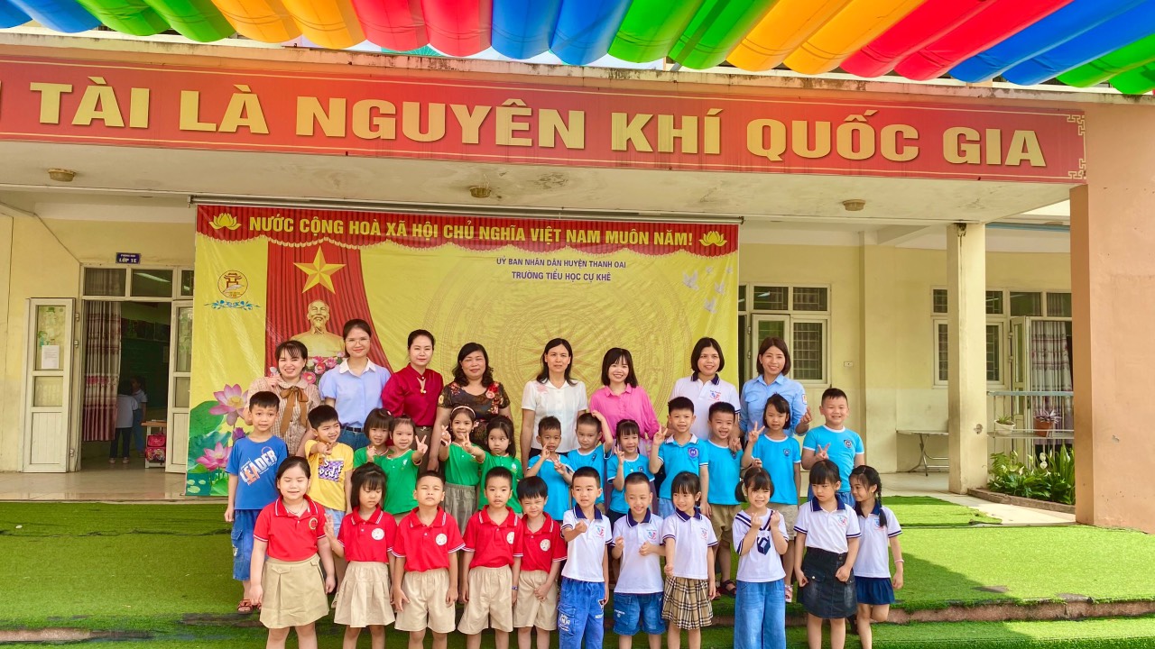 Các bé nhóm Mầm non tư thục trên địa bàn đô thị Thanh Hà đến tham quan